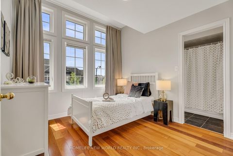 Photo 36 at 92 Estrella Crescent S, Jefferson, Richmond Hill
