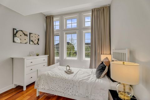 Photo 37 at 92 Estrella Crescent S, Jefferson, Richmond Hill