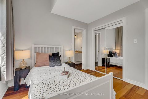 Photo 38 at 92 Estrella Crescent S, Jefferson, Richmond Hill