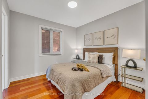 Photo 39 at 92 Estrella Crescent S, Jefferson, Richmond Hill