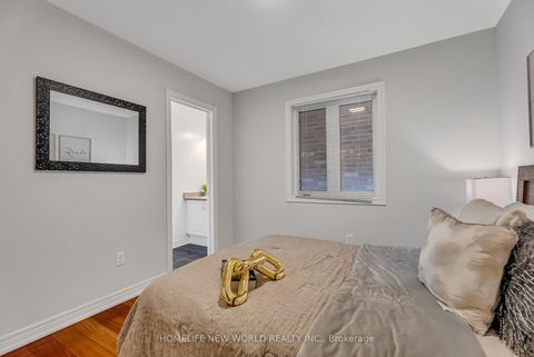 Photo 41 at 92 Estrella Crescent S, Jefferson, Richmond Hill