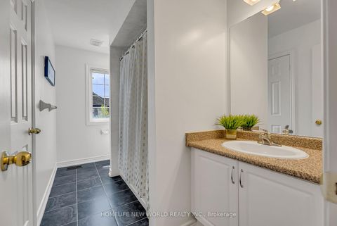 Photo 42 at 92 Estrella Crescent S, Jefferson, Richmond Hill