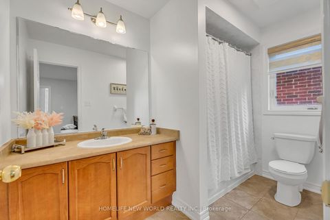 Photo 43 at 92 Estrella Crescent S, Jefferson, Richmond Hill