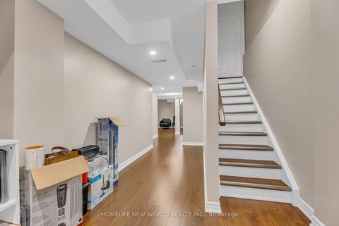 Photo 44 at 92 Estrella Crescent S, Jefferson, Richmond Hill