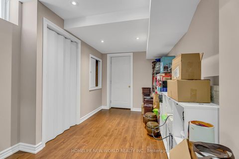 Photo 45 at 92 Estrella Crescent S, Jefferson, Richmond Hill