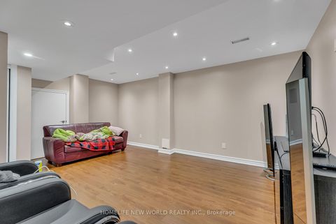 Photo 46 at 92 Estrella Crescent S, Jefferson, Richmond Hill