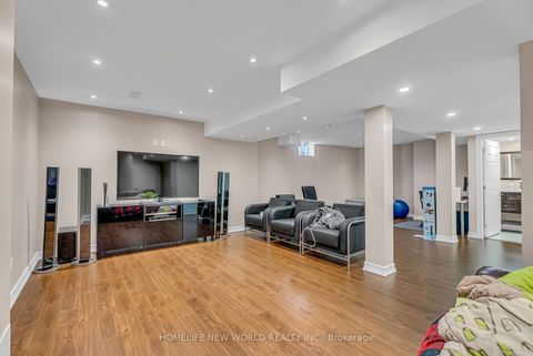 Photo 47 at 92 Estrella Crescent S, Jefferson, Richmond Hill