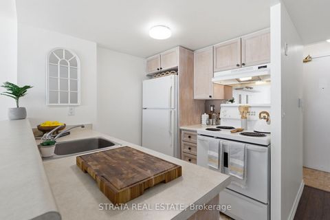 Photo 4 at 440 - 109 Front Street E, Waterfront Communities C8, Toronto