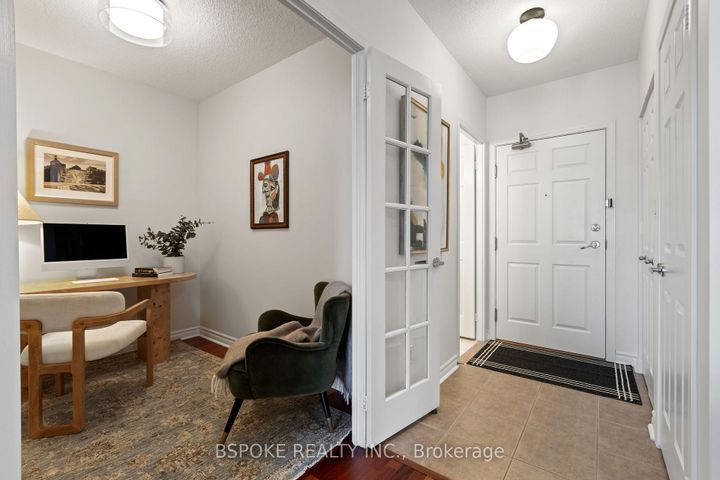 Photo 2 at 804 - 19 Barberry Place, Bayview Village, Toronto