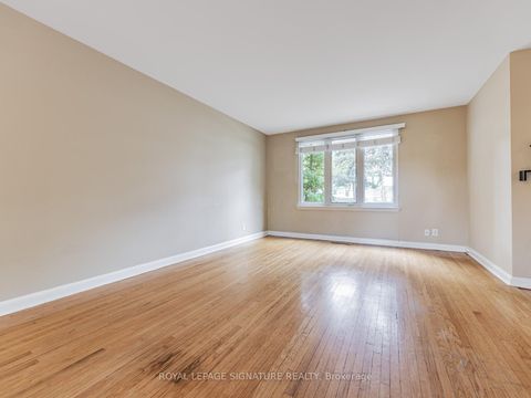 Photo 3 at 4 Burdock Lane, Don Mills, Toronto