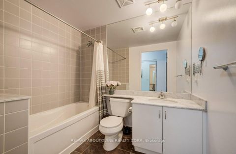 Photo 12 at 3008 - 215 Fort York Boulevard, Niagara, Toronto