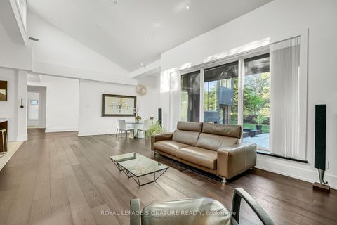 Photo 8 at 11 Sandpiper Court, Donalda, Toronto