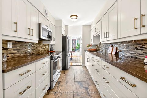 Photo 14 at 620 - 20 Southport Street, Swansea, Toronto