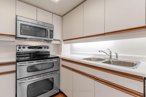 Photo 4 at 403 - 900 Yonge Street, Annex, Toronto
