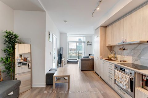 Photo 5 at 1120 - 10 Honeycrisp Crescent, Vaughan Corporate Centre, Vaughan
