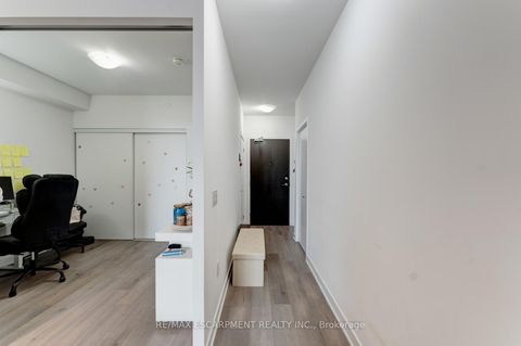Photo 11 at 1120 - 10 Honeycrisp Crescent, Vaughan Corporate Centre, Vaughan