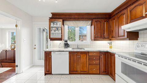 Photo 11 at 42 Resolution Crescent, Hillcrest Village, Toronto