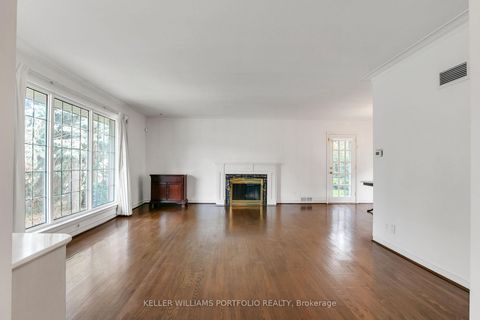 Photo 4 at 29 Winlock Park, Newtonbrook East, Toronto
