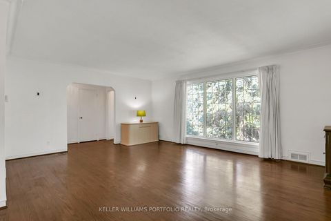 Photo 5 at 29 Winlock Park, Newtonbrook East, Toronto