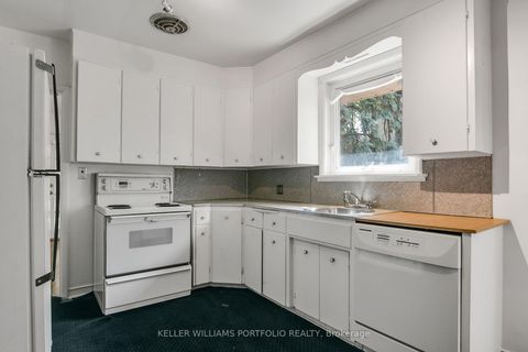 Photo 9 at 29 Winlock Park, Newtonbrook East, Toronto