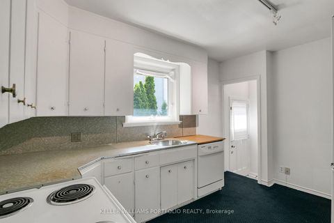 Photo 10 at 29 Winlock Park, Newtonbrook East, Toronto