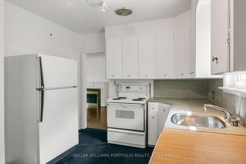 Photo 11 at 29 Winlock Park, Newtonbrook East, Toronto