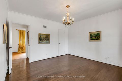 Photo 13 at 29 Winlock Park, Newtonbrook East, Toronto