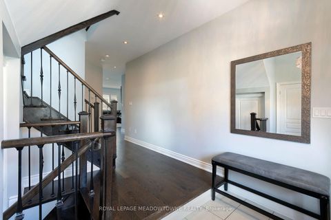 Photo 4 at 11 Cranbrook Crescent, Kleinburg, Vaughan