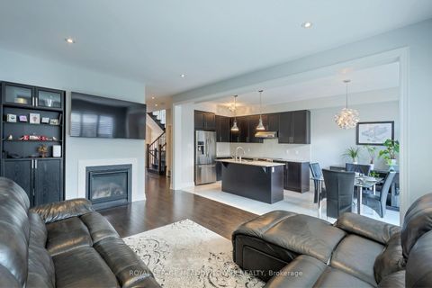 Photo 5 at 11 Cranbrook Crescent, Kleinburg, Vaughan