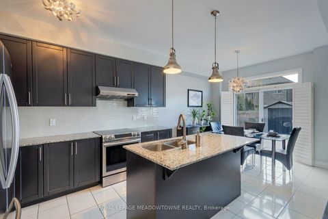 Photo 7 at 11 Cranbrook Crescent, Kleinburg, Vaughan