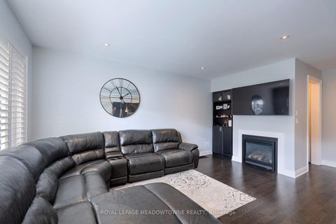Photo 9 at 11 Cranbrook Crescent, Kleinburg, Vaughan