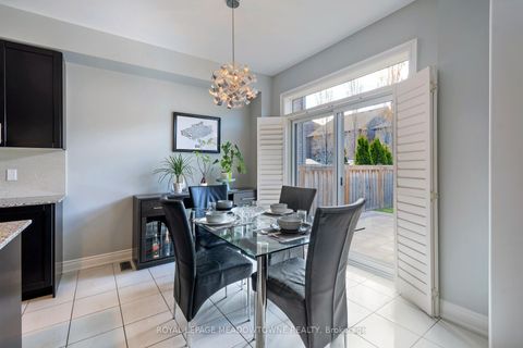 Photo 10 at 11 Cranbrook Crescent, Kleinburg, Vaughan