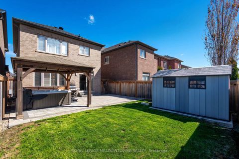 Photo 13 at 11 Cranbrook Crescent, Kleinburg, Vaughan