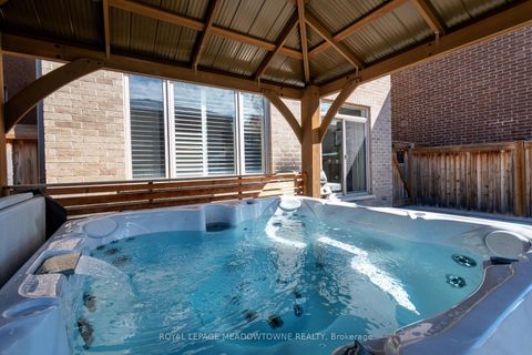 Photo 14 at 11 Cranbrook Crescent, Kleinburg, Vaughan