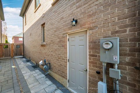Photo 26 at 11 Cranbrook Crescent, Kleinburg, Vaughan