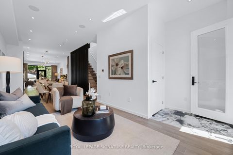 Photo 3 at 39 Coleridge Avenue, Lumsden, Toronto