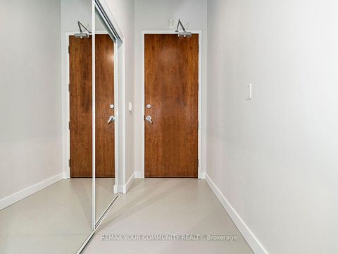 Photo 4 at 601 - 2 Fieldway Road, City Centre West, Toronto