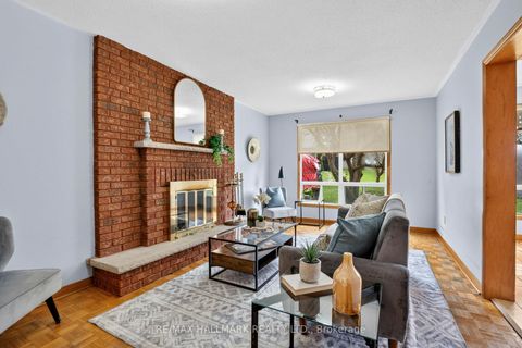 Photo 10 at 11 Greenvale Terrace, West Hill, Toronto