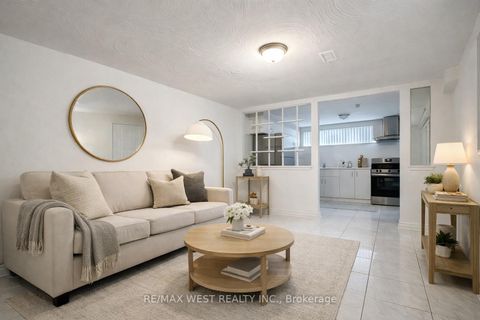 Photo 10 at 25 Bimini Crescent, Black Creek, Toronto