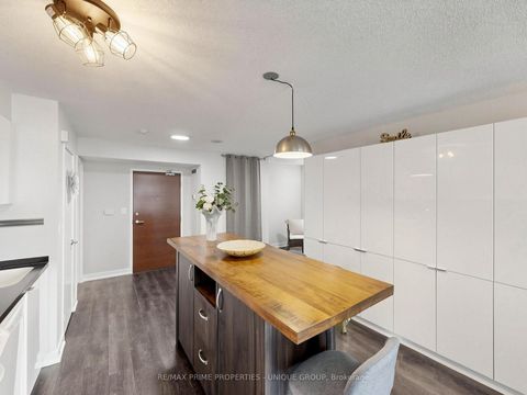 Photo 8 at 529 - 10 Capreol Court, Waterfront Communities C1, Toronto