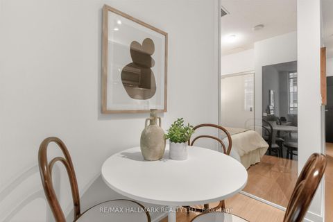 Photo 18 at 408 - 89 Dunfield Avenue, Mount Pleasant West, Toronto