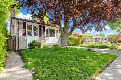 Photo 1 at 33 Ada Crescent, Bendale, Toronto