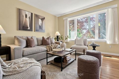 Photo 3 at 33 Ada Crescent, Bendale, Toronto