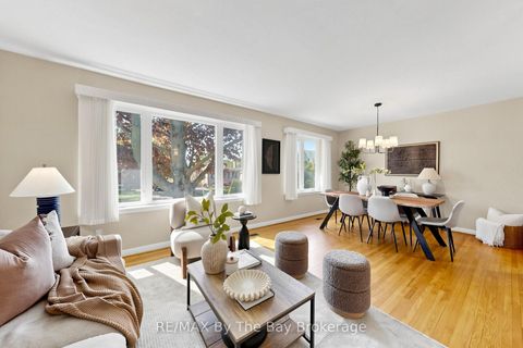 Photo 4 at 33 Ada Crescent, Bendale, Toronto