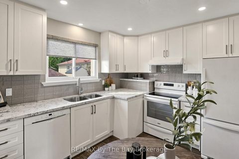 Photo 11 at 33 Ada Crescent, Bendale, Toronto