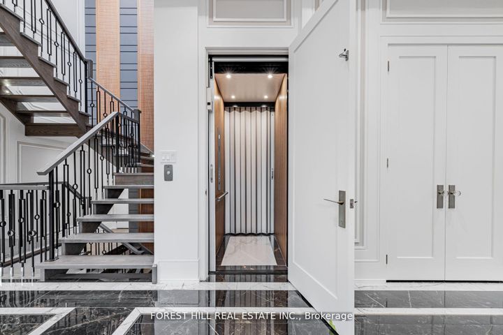 Photo 1 at 49 Ravenscroft Circle, Bayview Village, Toronto