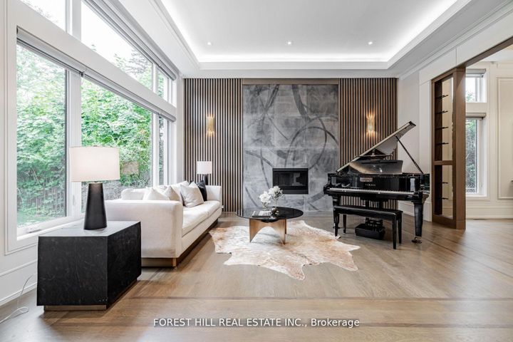 Photo 2 at 49 Ravenscroft Circle, Bayview Village, Toronto
