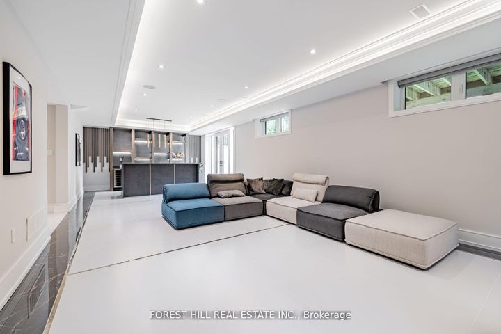 Photo 31 at 49 Ravenscroft Circle, Bayview Village, Toronto