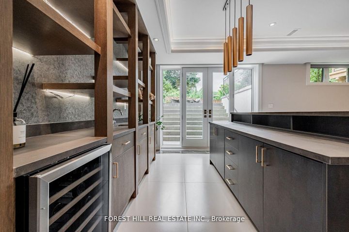 Photo 33 at 49 Ravenscroft Circle, Bayview Village, Toronto