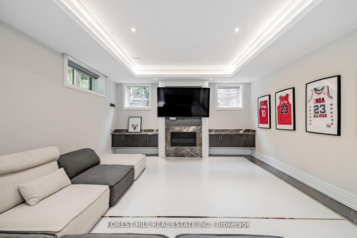 Photo 34 at 49 Ravenscroft Circle, Bayview Village, Toronto
